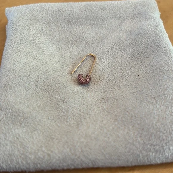 14k Gold safety pin earring with .26c natural pink sapphire - Picture 2 of 2